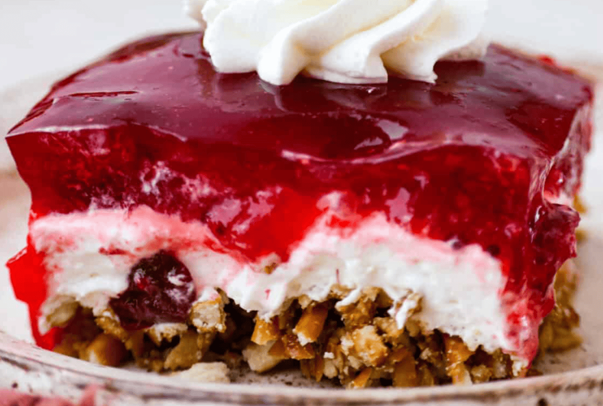 Cranberry Pretzel Salad | The Recipe Critic