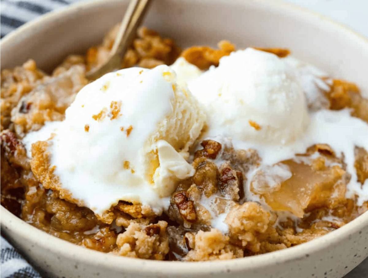 Apple Dump Cake (5 Ingredient)